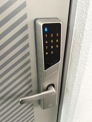 電子錠（暗証番号解除）