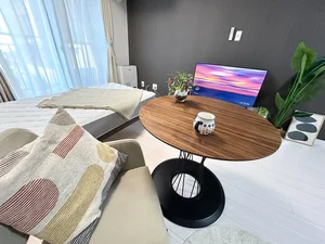 丸テーブルでおしゃれな空間です。