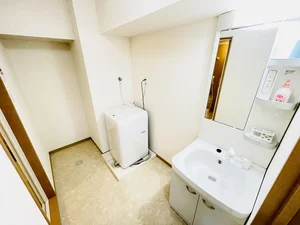 嬉しい独立洗面台付★☆忙しい朝でも余裕をもって身だしなみが整えることができます♪