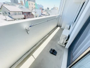 洗濯竿・スリッパ備え付☆入居中洗濯もできるので、コインランドリーに行かなくても大丈夫☆☆