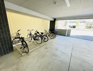 駐輪場が１Ｆにあります♪駐輪スペースが2箇所あります♪