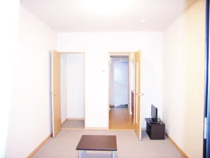 のマンスリーマンション・ウィークリーマンション「レオパレスプレーヌⅢ 302(No.925772)」メイン画像