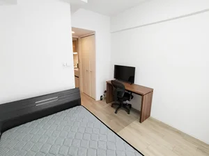 写真はお部屋のイメージです。ラグなどの室内装飾はございません。