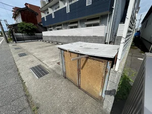 ゴミ捨て場あり