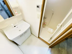 嬉しい独立洗面台付★☆忙しい朝でも余裕をもって身だしなみが整えることができます♪