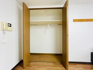 収納スペースも充実しており、嬉しいポール付☆☆