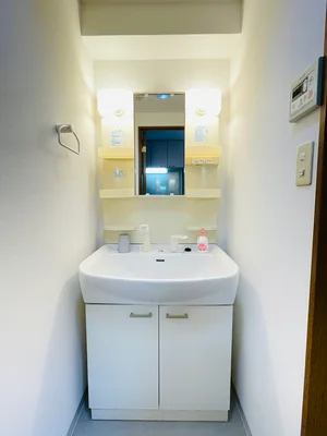 嬉しい独立洗面台付★☆忙しい朝でも余裕をもって身だしなみが整えることができます♪