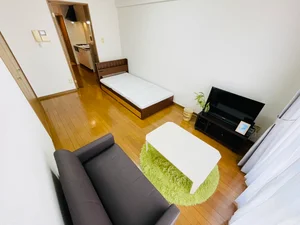 温かい雰囲気のお部屋！自宅で暮らすようなゆったりとした空間が魅力的♪出張の方はもちろん、観光にいらっしゃった方にもおススメ☆★Ｓマンスリーのお部屋は家具・家電・備品の充実度が高いため大変ご好評いただいております。