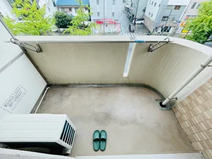 洗濯竿・スリッパ備え付☆入居中洗濯もできるので、コインランドリーに行かなくても大丈夫☆☆