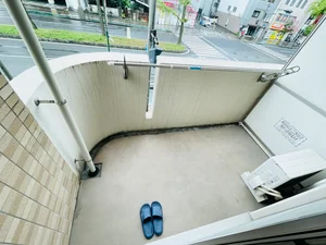 洗濯竿・スリッパ備え付☆入居中洗濯もできるので、コインランドリーに行かなくても大丈夫☆☆