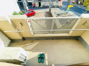 洗濯竿・スリッパ備え付☆入居中洗濯もできるので、コインランドリーに行かなくても大丈夫☆☆