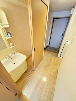嬉しい独立洗面台付★☆忙しい朝でも余裕をもって身だしなみが整えることができます♪