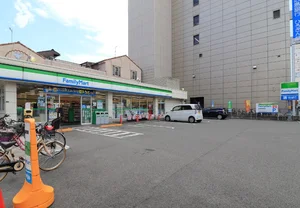ファミリーマート 福山霞町店まで徒歩３分