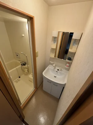 嬉しい独立洗面台付★☆忙しい朝でも余裕をもって身だしなみが整えることができます♪