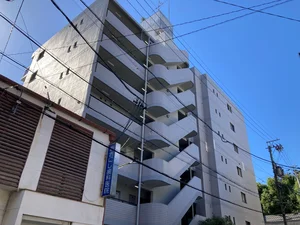 近隣にコンビニや飲食店などあり！