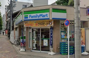 ファミリーマート 金山町店まで徒歩1分、55ｍ