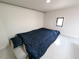 広いロフト　窓あり