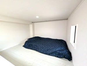 広いロフト　窓あり