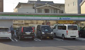 ファミリーマート 港陽一丁目店まで徒歩4分、290m