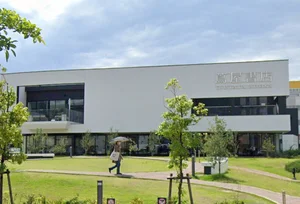 名古屋みなと 蔦屋書店まで車で5分、1.5km