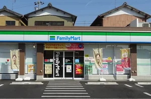 ファミリーマート 岡崎羽根西新町店まで徒歩５分、300ｍファミリーマート 岡崎羽根西新町店まで徒歩５分、300ｍ