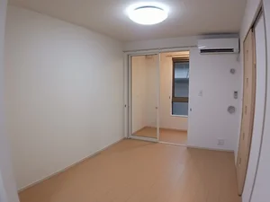 のマンスリーマンション・ウィークリーマンション「ベルグ千歳 102・洋室(No.991208)」メイン画像