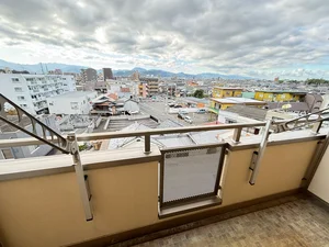 洗濯竿・スリッパ備え付☆入居中洗濯もできるので、コインランドリーに行かなくても大丈夫☆☆