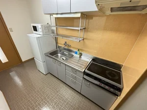 ＩＨ2口コンロ付♪スーパーで食材を買ってきたらすぐにお料理に取り掛かれます！