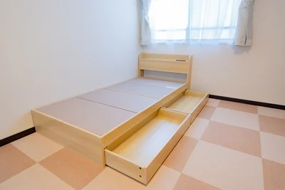 最寄り駅まで徒歩6分。家具家電・無料Wi-Fi付き！