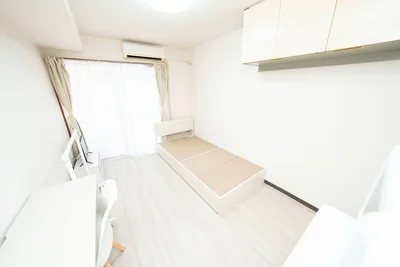 新宿まで2分！家具家電付きアパートメント