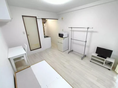 新宿まで3分！家具家電付きアパート