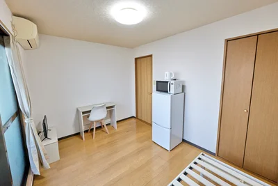 最寄り駅まで徒歩6分！家具家電付きアパート