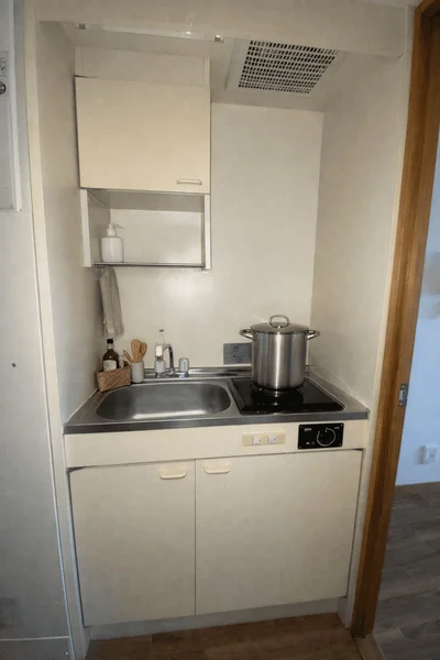 【名古屋市熱田区/金山駅徒歩6分/角部屋/バストイレ別/洋室7帖/エレベーター/自転車駐輪可能】エトアール金山