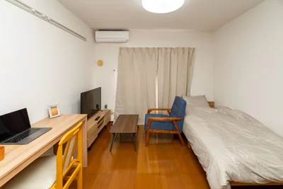 コンビニ徒歩1分✨駐車場＆Wifi無料✨家具家電付❗TM74