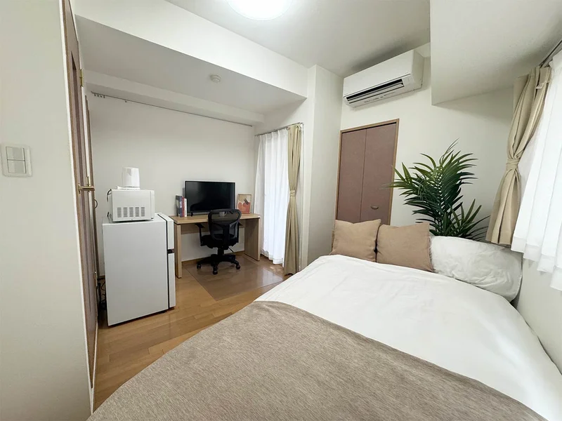 写真はお部屋のイメージです。ラグなどの室内装飾はございません。