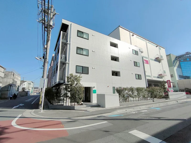 写真はお部屋のイメージです。ラグなどの室内装飾はございません。