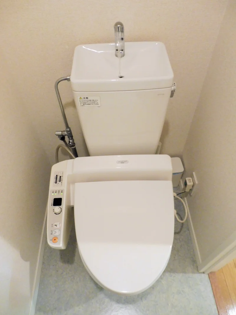 ウォシュレット付きです♪