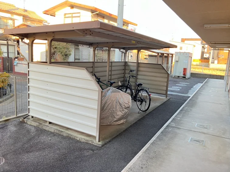 屋根付き駐輪場あります♪