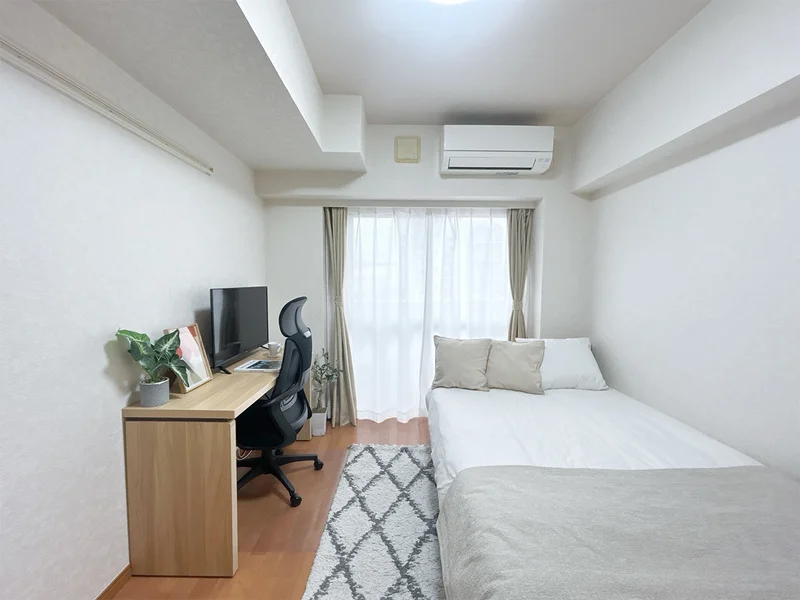 写真はお部屋のイメージです。ラグなどの室内装飾はございません。