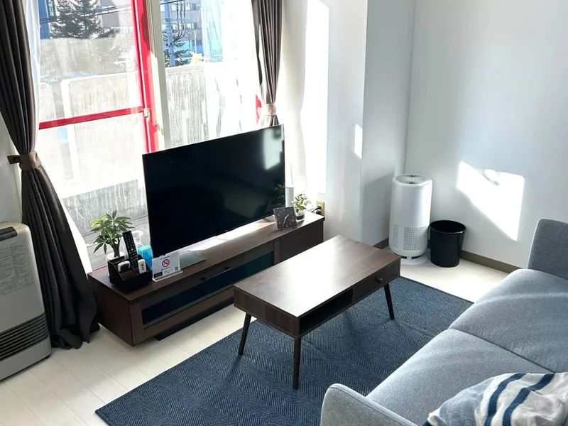 ソファでゆっくり過ごせるお部屋です♪