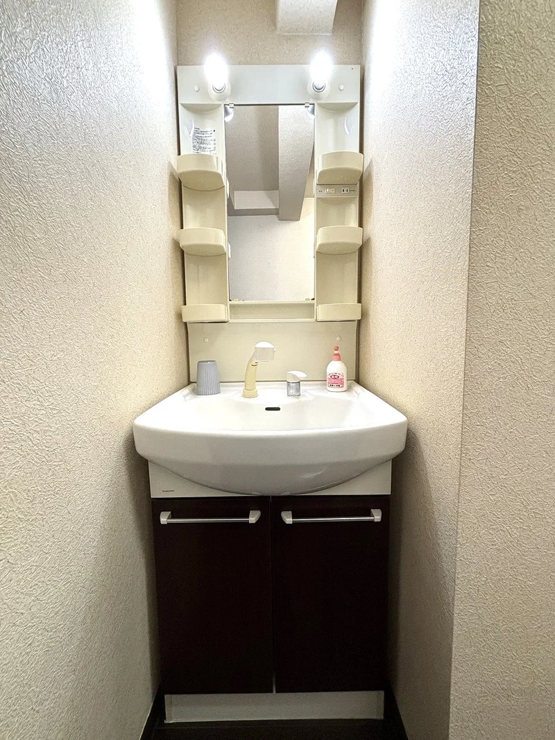 嬉しい独立洗面台付★☆忙しい朝でも余裕をもって身だしなみが整えることができます♪