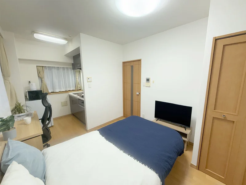 写真はお部屋のイメージです。ラグなどの室内装飾はございません。