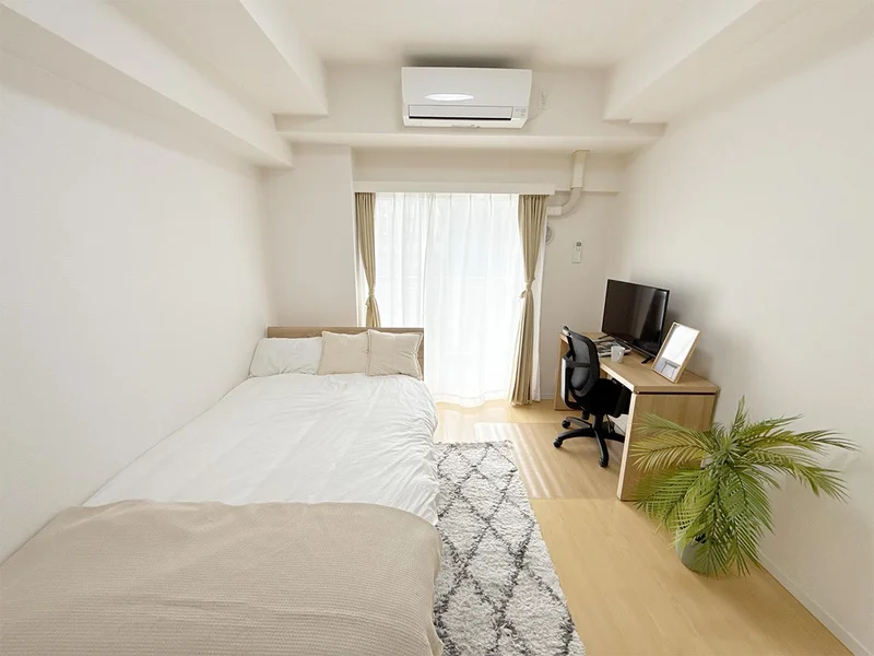写真はお部屋のイメージです。ラグなどの室内装飾はございません。