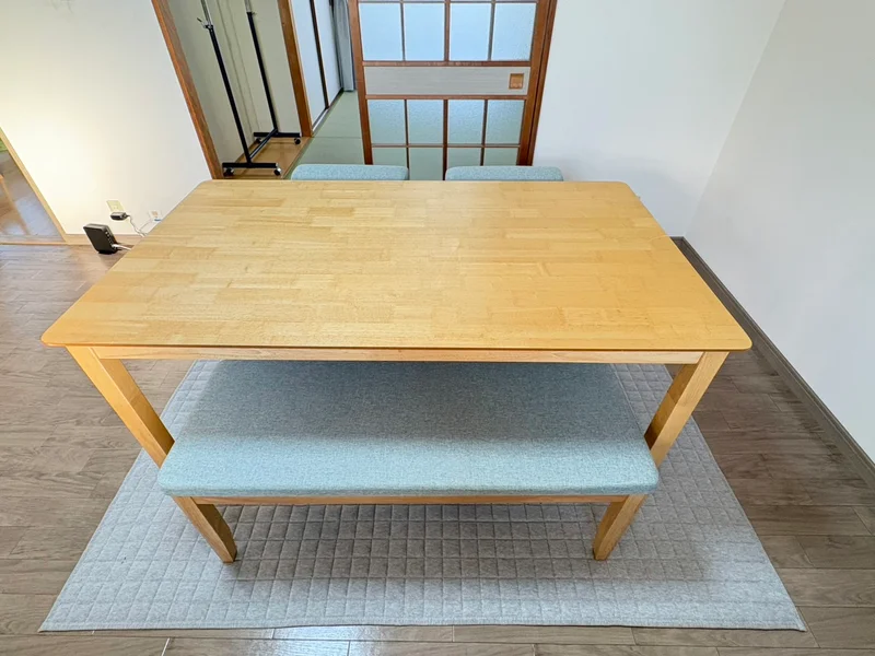 4人掛けのダイニングテーブル付☆★キッチンの隣にダイニングテーブルがありますので、お料理を運ぶのも簡単です♪♪