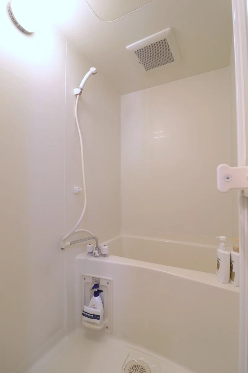 湯船につかってゆったりと一日の疲れを落としていただけます♪　シャンプートリートメントも完備されていて荷物が少なくご入居いただけます！