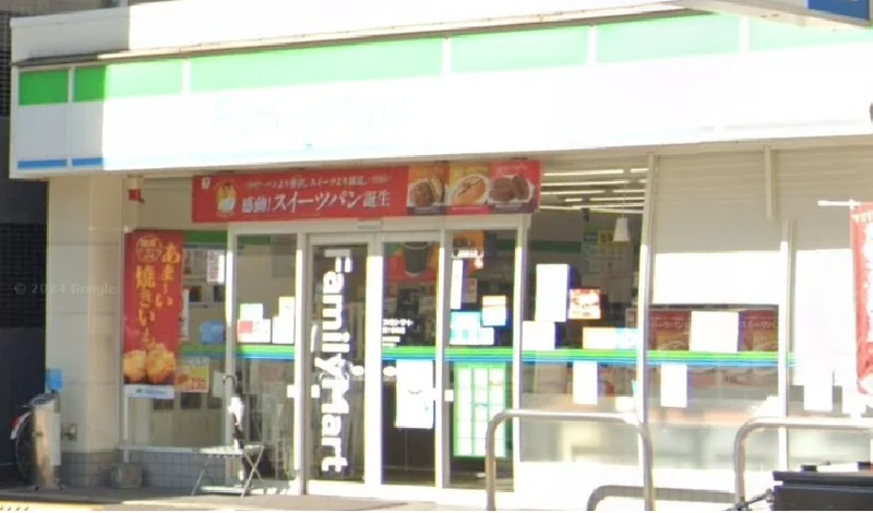 ファミリーマート 西十日市店まで徒歩６分