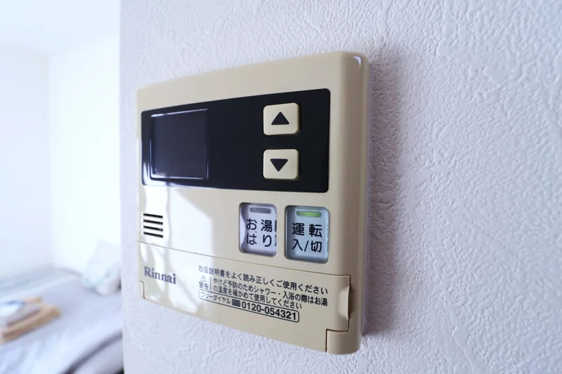 給湯スイッチ　お湯を使う際は必ず電源を入れてください！