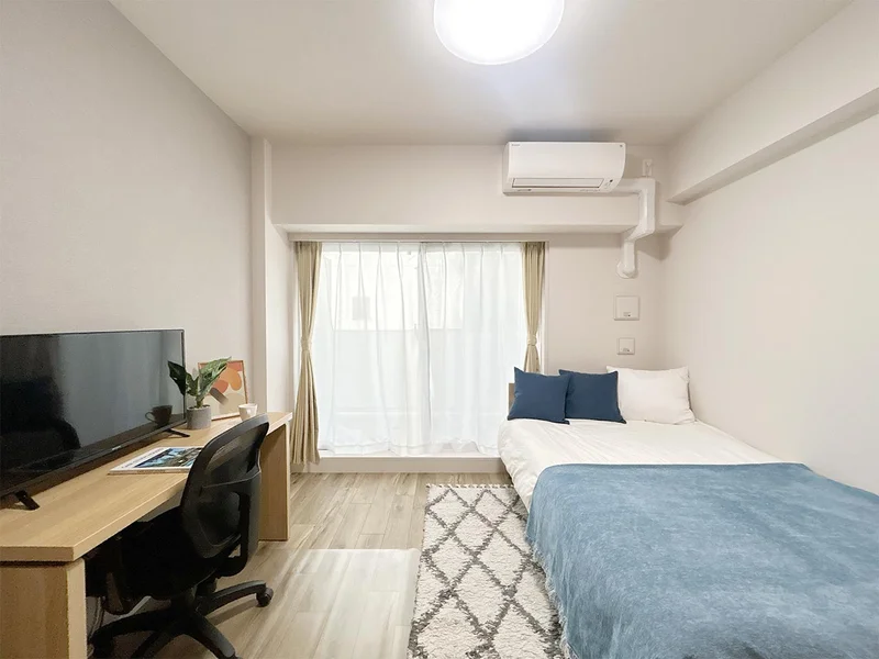 写真はお部屋のイメージです。ラグなどの室内装飾はございません。
