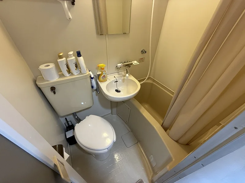 トイレ用洗剤、ブラシをご用意しておりますので長期ご利用の場合の気になる汚れなどもお掃除して頂けます♪オプション不要の岡山市ウィークリーマンション。【手続き簡単３分・保証人不要・敷金、礼金初期費用仲介手数料０円・対面契約不要・電子契約可】