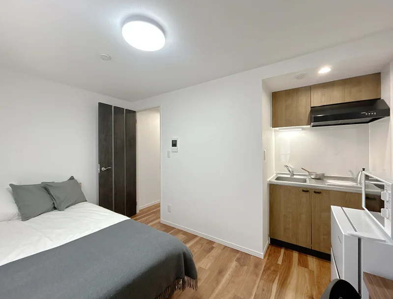 写真はお部屋のイメージです。ラグなどの室内装飾はございません。